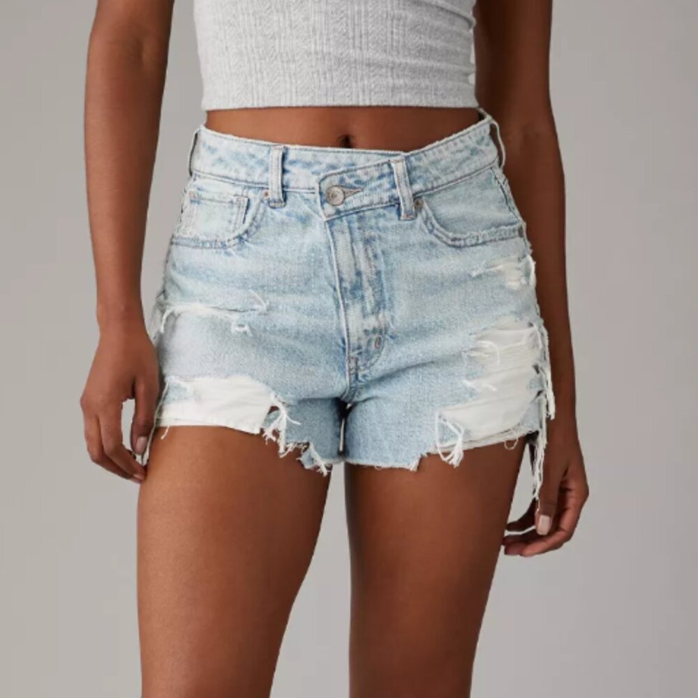 American Eagle Strigid Denim Mom Short in Faded Light